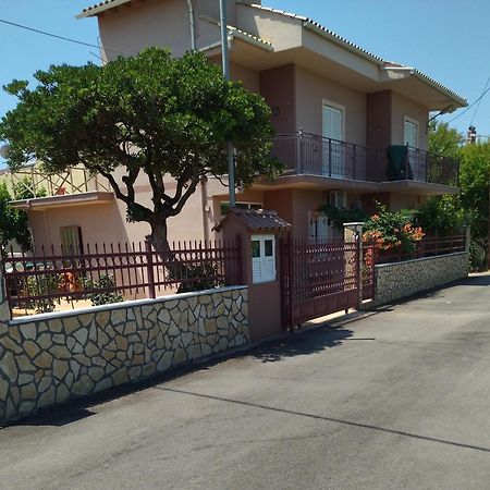 B&B One Воница Екстериор снимка